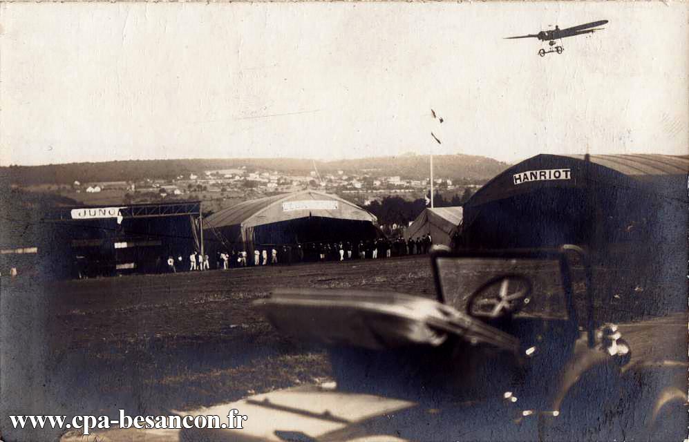BESANÇON-MEETING des 14, 15 et 16 juillet 1911 - Aérodrome de Palente. - Un vol de l'Aviateur Hanriot